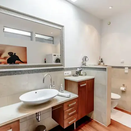 Wonderful Center Apartment